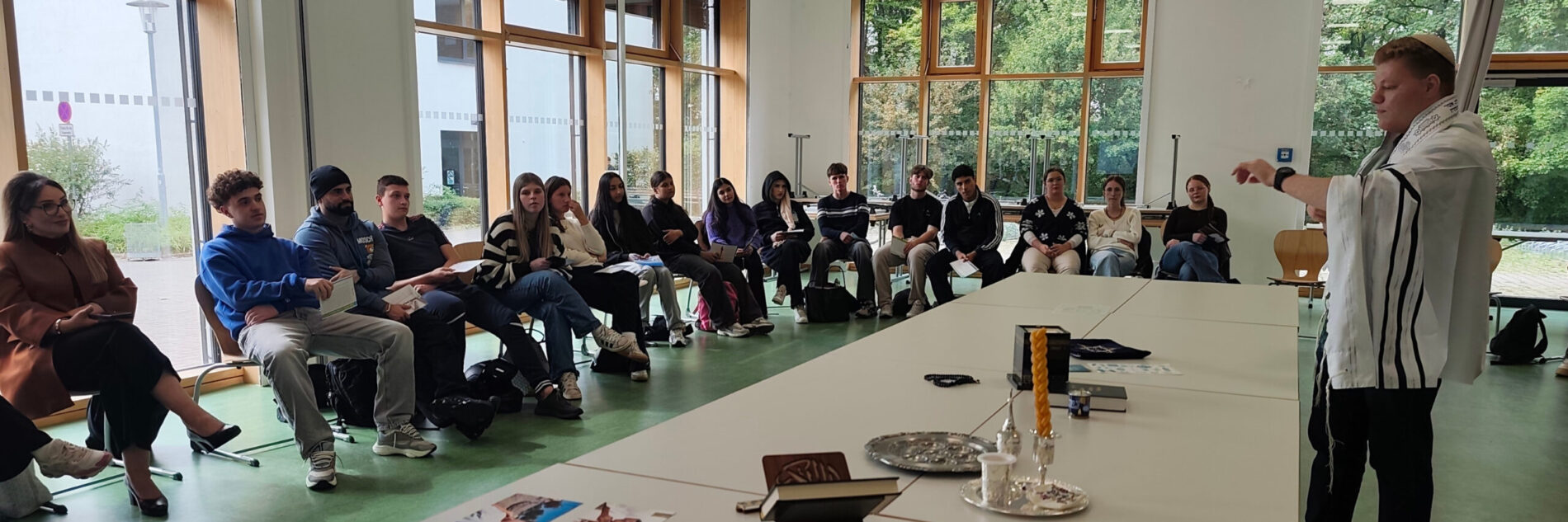 Das Maimonides Bildungswerk war mit einem Workshop an der THS Offenbach – für jüdisch-muslimischen Dialog, Vielfalt und Demokratiebildung.