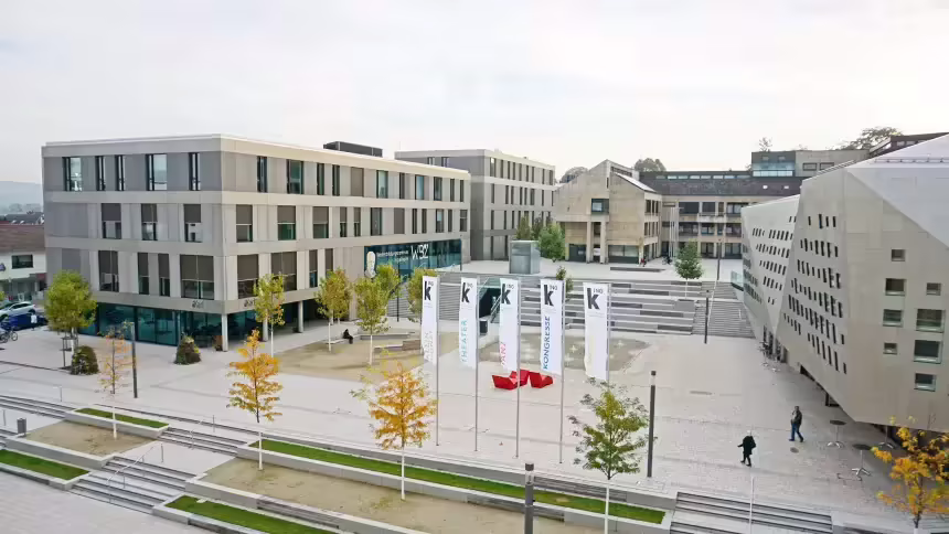 WBZ, Kita und Rathaus am Fridtjof-Nansen-Platz im Ingelheimer Stadtzentrum