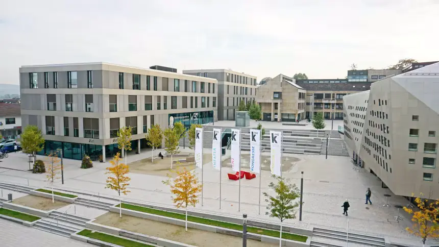 WBZ, Kita und Rathaus am Fridtjof-Nansen-Platz im Ingelheimer Stadtzentrum