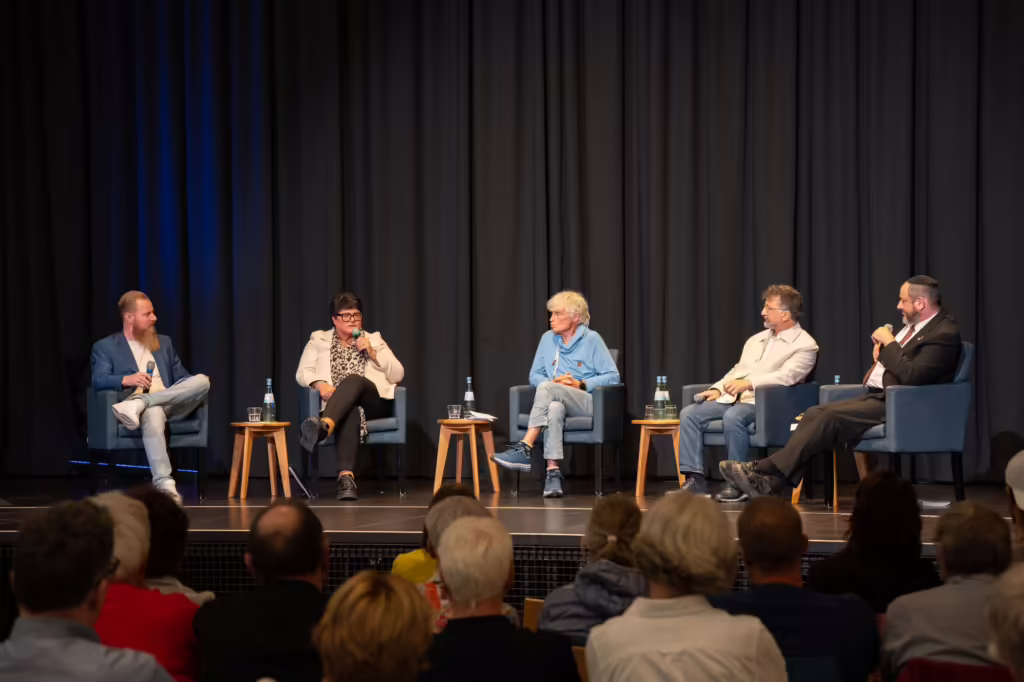 Panel und Publikum beim Ingelheimer Buber Diskurs im WBZ Ingelheim