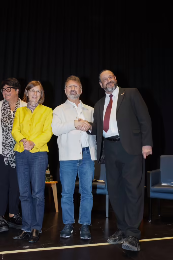 Mitwirkende des Ingelheimer Buber Diskurses auf der Bühne